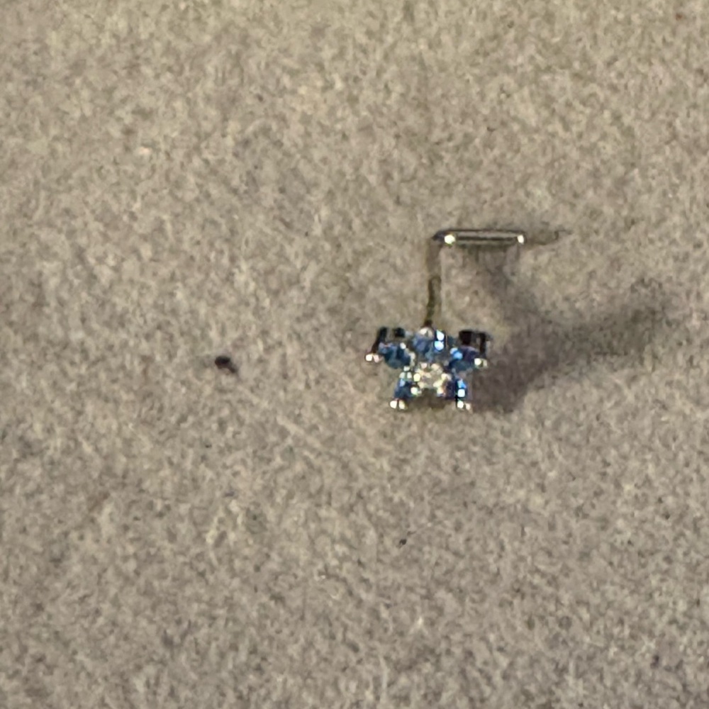 Nose Ring- simulated sapphire flower Shape Stud 20G Stainless Steel Zirconias - Picture 7 of 7
